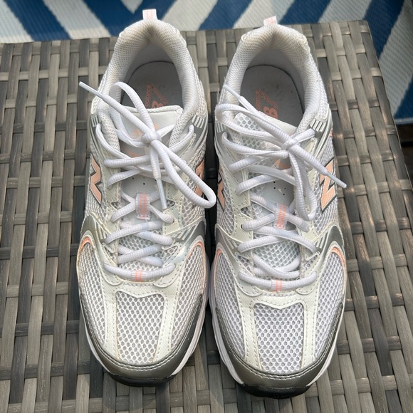 WOMENS NEW BALANCE RUNNING SHOES BEAUTIFUL CONDITION - Picture 4 of 7